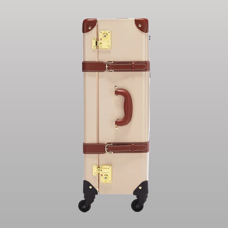 The Diplomat – Cream Check‑In Spinner